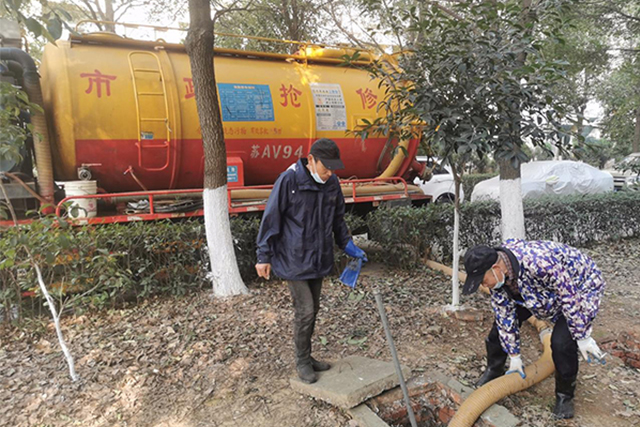 專業下水道疏通_高壓清洗車疏通地下排水排污管道